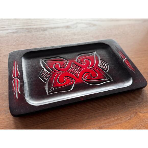 Vintage Black & Red Handcarved Wooden Tray – Japanese Ainu Style Nibutani-Ita - Picture 1 of 12